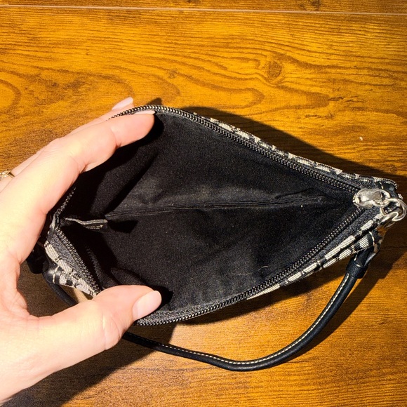 Coach Soho Black Mini Signature Large Skinny Front Buckle Wristlet - Picture 2 of 3